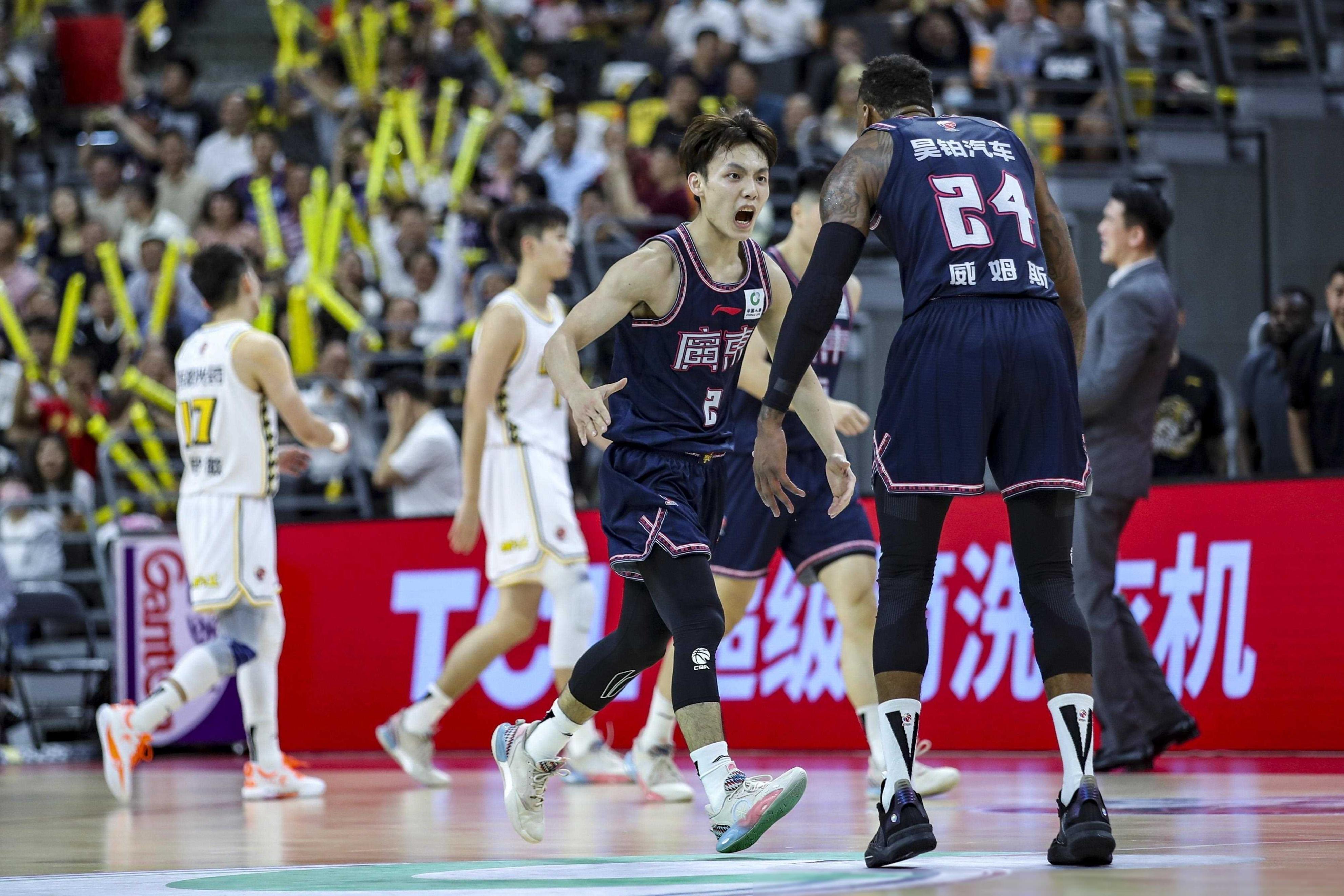 广州队发布备战花絮；清晨单刀错失；足总杯任务艰巨；控场能力受关注的简单介绍